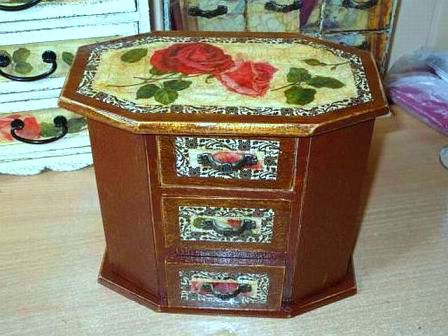 делаем декупаж мебели обоями своими руками