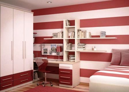 Обои с крупным рисунком в интерьере небольшой комнаты фото