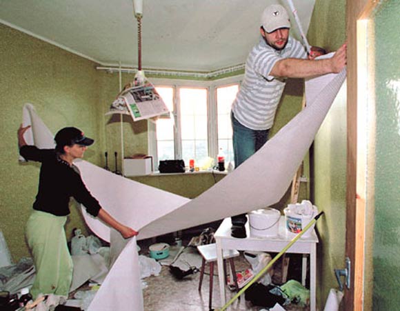 Как быстро поклеить обои